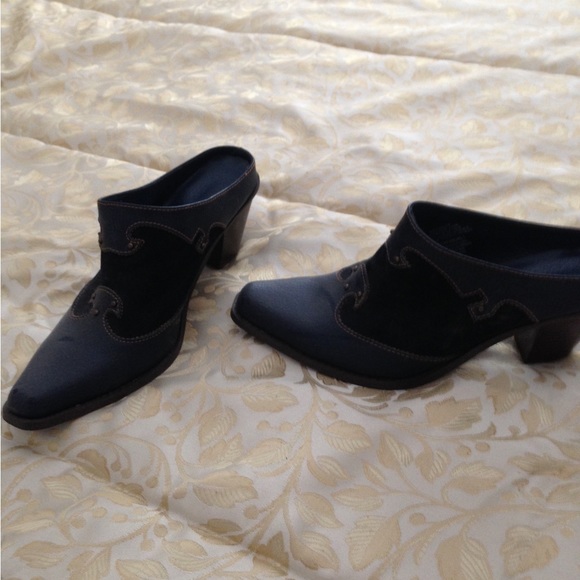 3 pairs of high heel shoes - Picture 3 of 3